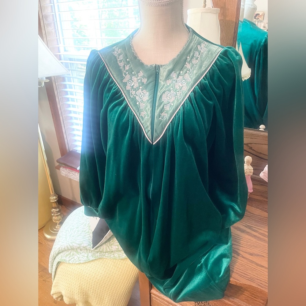 Anne Leslie Elegant Green Vintage Nightgown 1960’s